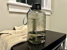 how many water bottles is a gallon